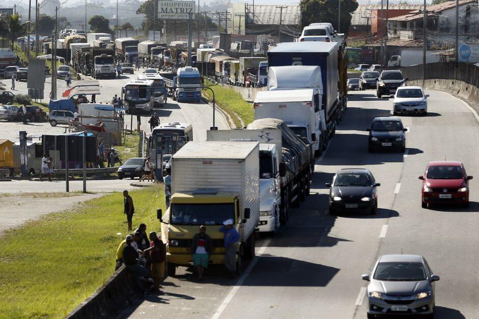 paralisação caminhoneiros