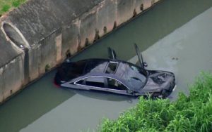 carro córrego