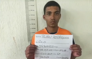 aluno arma escola jandira
