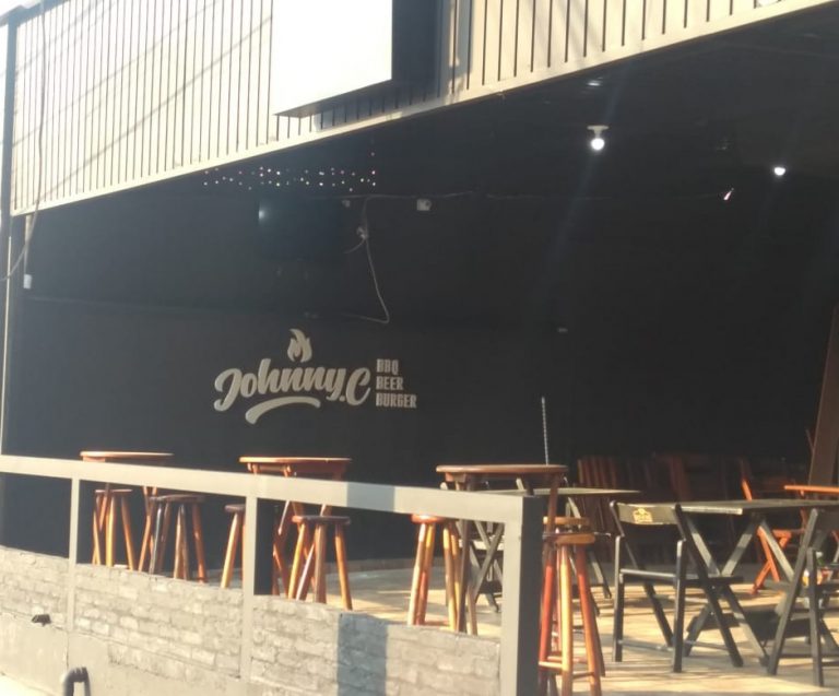 Com inauguração nesta sexta, Johnny.C, no Km 18, traz temática BQB, Burguer e Beer