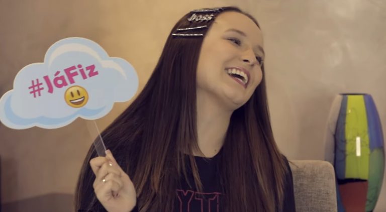 Larissa Manoela fala sobre 1º beijo e 1ª vez | vídeo