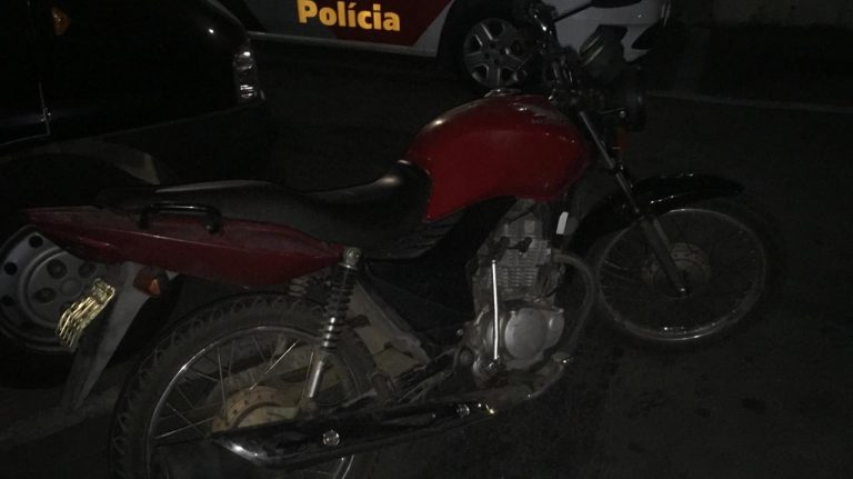Bandidos em fuga caem de moto e são presos em Osasco