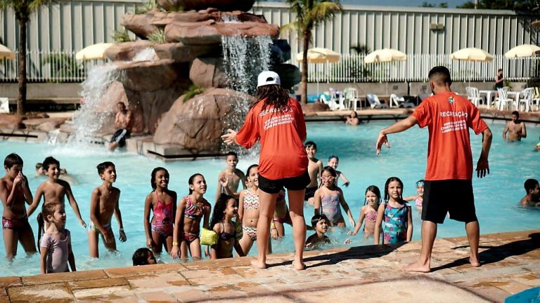 Parque aquático de Cotia tem programação especial para o Dia das Crianças