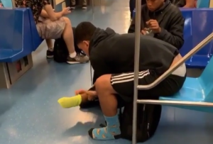 jovem tenis metro cotia