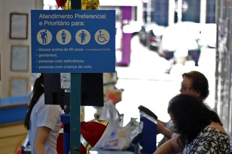 Idosos com mais de 80 anos podem passar a ter mais prioridade que os acima de 60