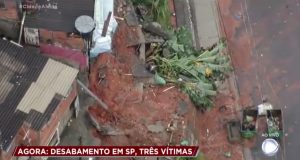 Deslizamento de terra provocou a queda de um muro de arrimo na cidade de Barueri. Notícias de vítimas foram desmentidas, mas fortes chuvas provocaram estrago e muitos chamados aos Bombeiros na região e no Estado.