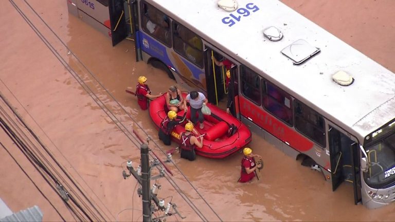 Chuva causa sábado de caos em Barueri e região