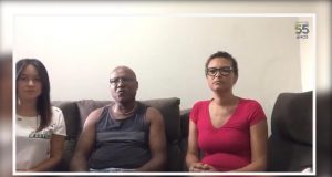 moradores de Carapicuíba homenageiam profissionais