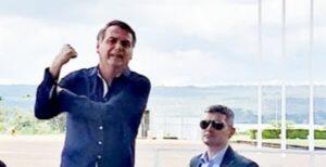 bolsonaro banana coronavírus (Médio)