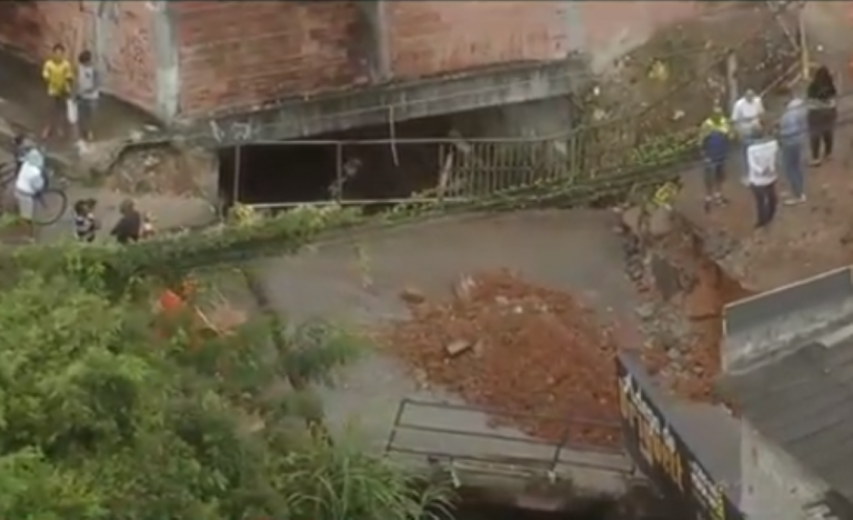 Ponte desaba em Itapevi