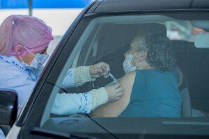 Drive-thru vacinação contra a gripe em frente a prefeitura_Vagner Santos (6)