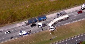Acidente entre caminhões provoca congestionamento no Rodoanel entre Osasco e Barueri