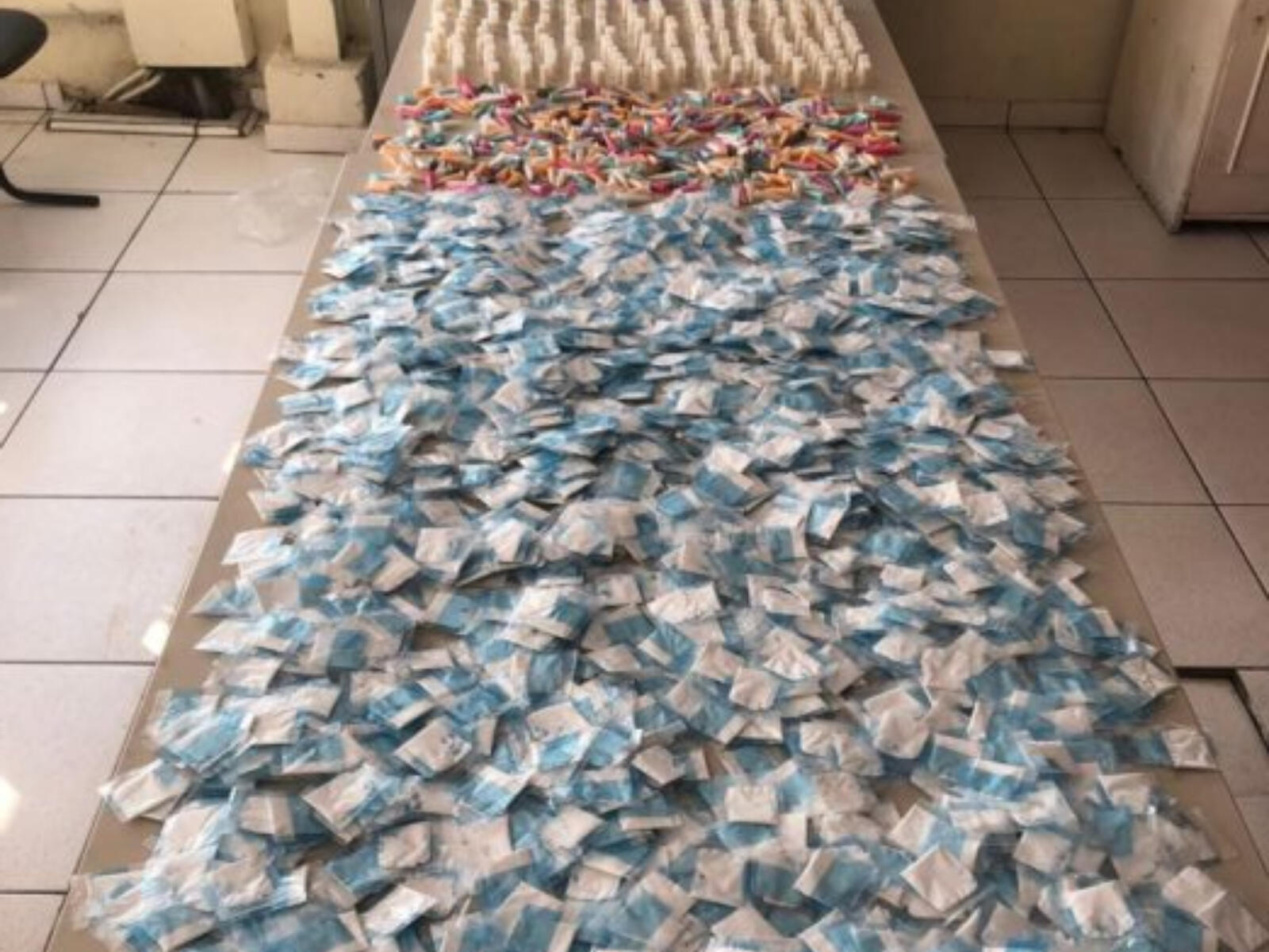 Traficante que escondia mais de 3,5 mil porções de droga no piso de casa é preso em Osasco