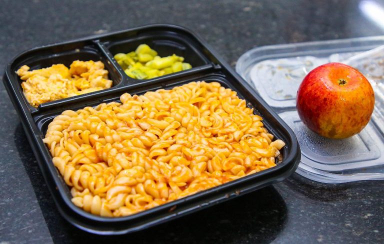 iFood doa marmitas para abrigados em albergue de Osasco