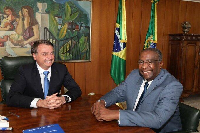 Bolsonaro anuncia novo ministro da educação