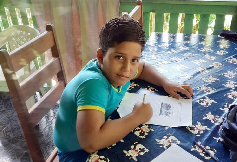 menino morreu descarga elétrica celular carregando