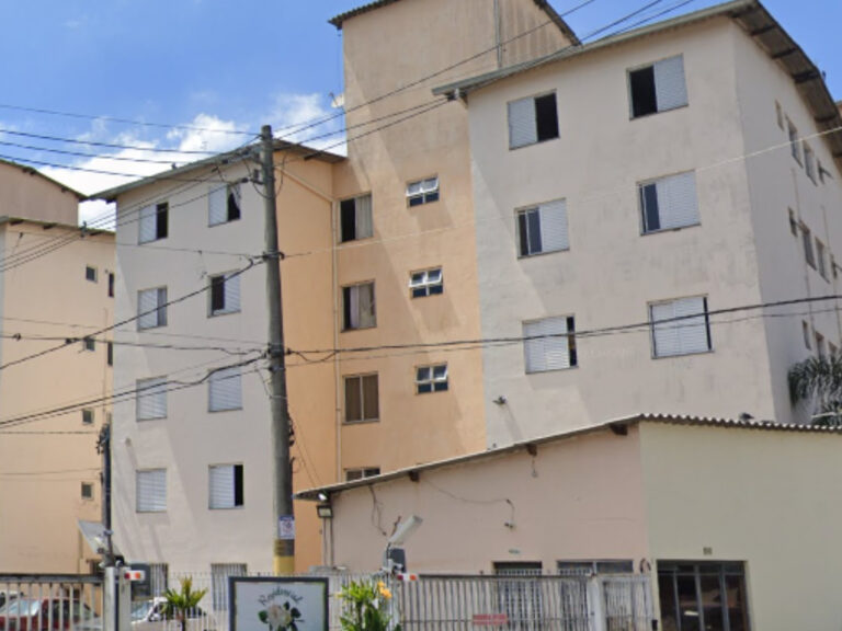 Criança de 3 anos morre após cair do terceiro andar de prédio em Osasco