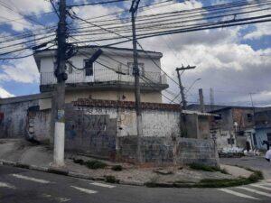 poste invade terreno osasco