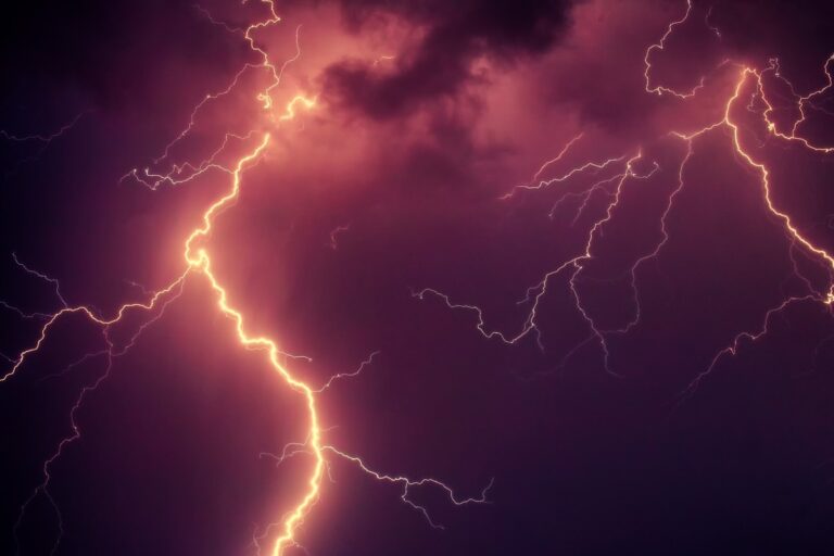 Inmet faz alerta de tempestada para hoje e sábado