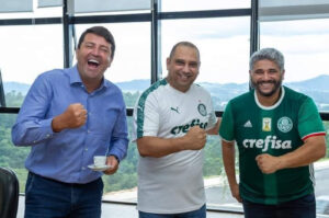 prefeito santista veste camisa do palmeiras santana de parnaíba