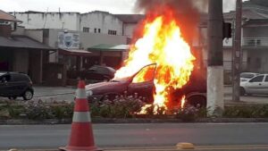 carro incendiado