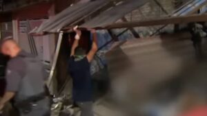 filho mata pai a facadas em carapicuíba