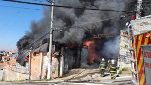 incêndio carapícuíba