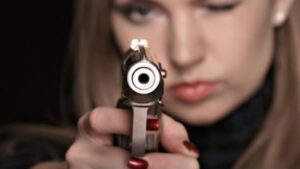mulher arma
