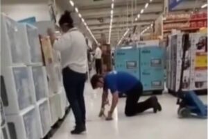 vendedor carrefour humilhado