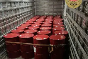 A Polícia Civil prendeu nessa quarta-feira (23) uma quadrilha de Carapicuíba acusada de fraudar dados para adquirir cargas de produtos químicos.