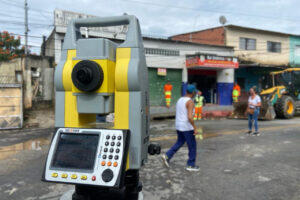 A prefeitura de Itapevi iniciou neste sábado (12), as obras da Fase 1 do projeto de canalização e drenagem do Córrego Vale do Sol.