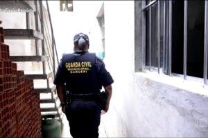 O Profissão Repórter destacou o trabalho desenvolvido pelo programa Guardiã Maria da Penha, de Barueri, que acompanha mulheres com medidas protetivas na cidade.