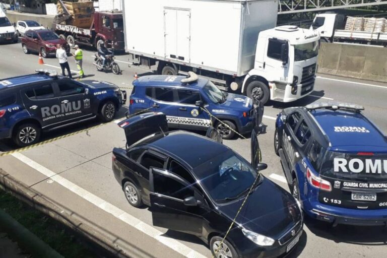 Troca de tiros acaba com bandido morto e dois feridos na Raposo