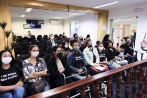 grupo de mães e pessoas com deficiência acompanhou a votação osasco