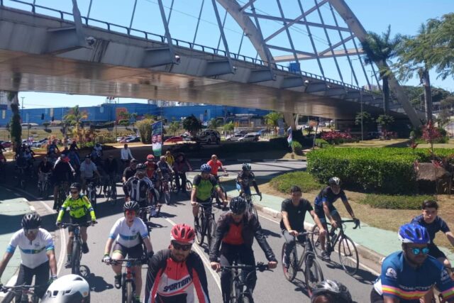 ciclistas passeio osasco