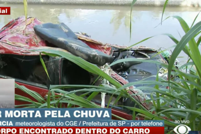 mulher morta dentro de carro arrastado carapicuíba