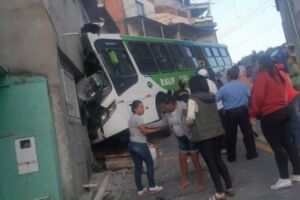 acidente onibus barueri