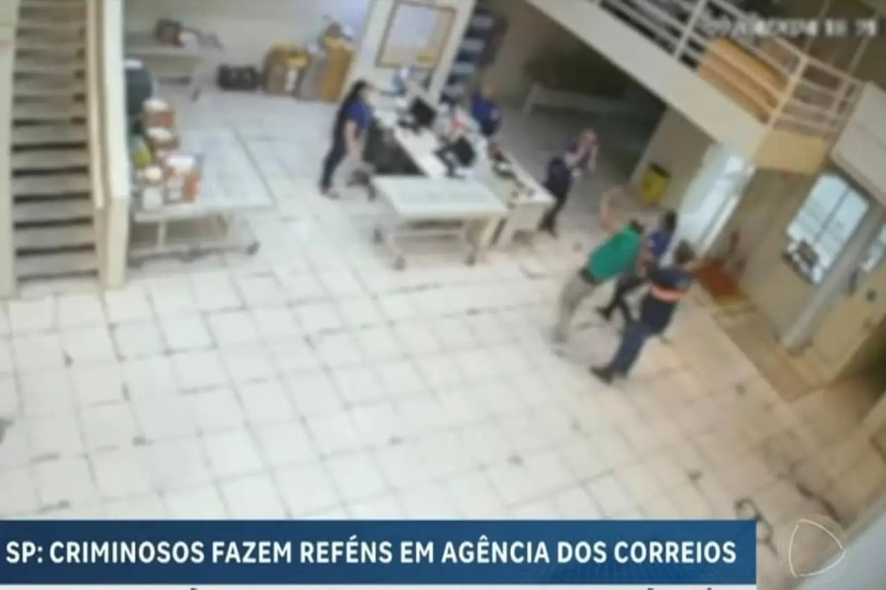 bandidos fazem funcionarios reféns correios carapicuíba (1)