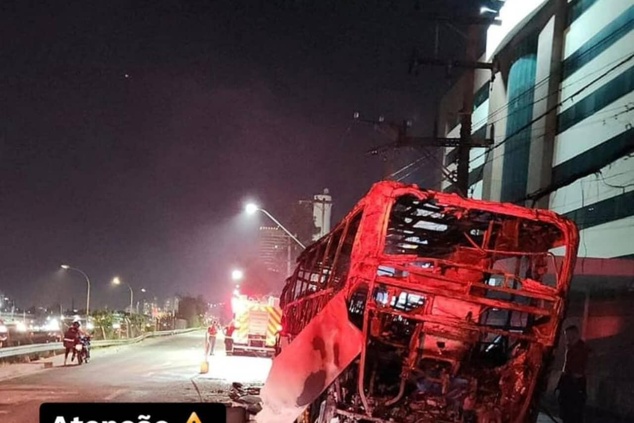 ônibus fogo barueri
