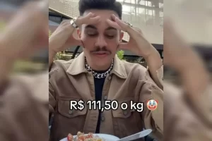 jovem café da manhã em alphaville