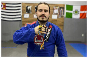 Osasquense José Henrique professor de Jiu-jitsu busca patrocínio