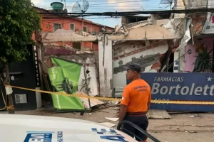 desabamento teto farmacia em itapevi