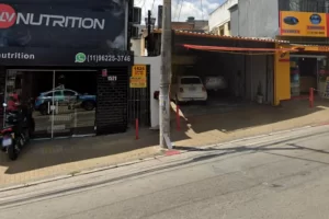 motociclista bate em poste carapicuiba