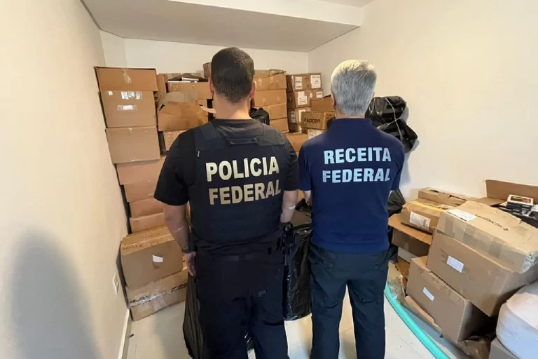 Influencer com empresa em Barueri é alvo da PF e Receita Federal em operação contra fraudes na importação de smartphones