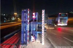 caminhão tombamento embu