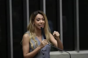 fim escala 6x1 erika hilton