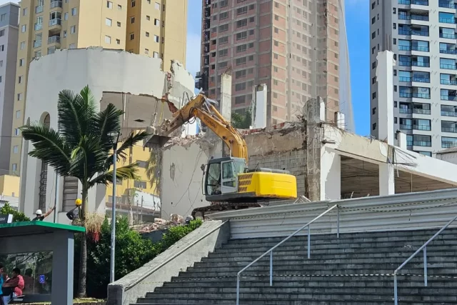 demolição da antiga catedral de osasco