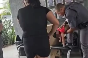 policiais salvam menino engasgado em barueri