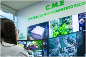 Central de monitoramento escolar