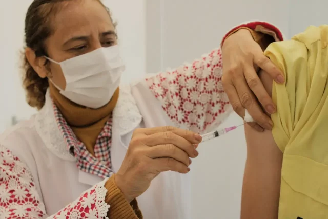 cotia vacinação contra febre amarela